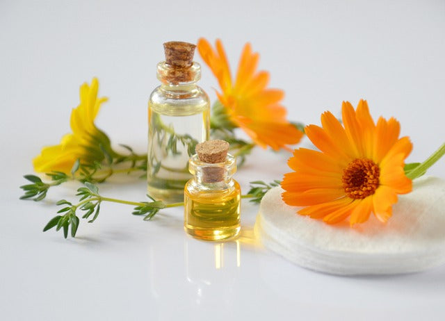 10 Best Natural Oils to Treat Acne, Pimples, and Blemishes
